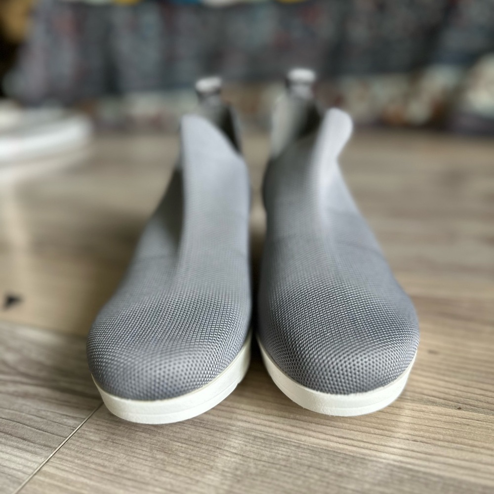 DKNY Angie slip- on Wedge Sneaker SZ 8 - Picture 7 of 10